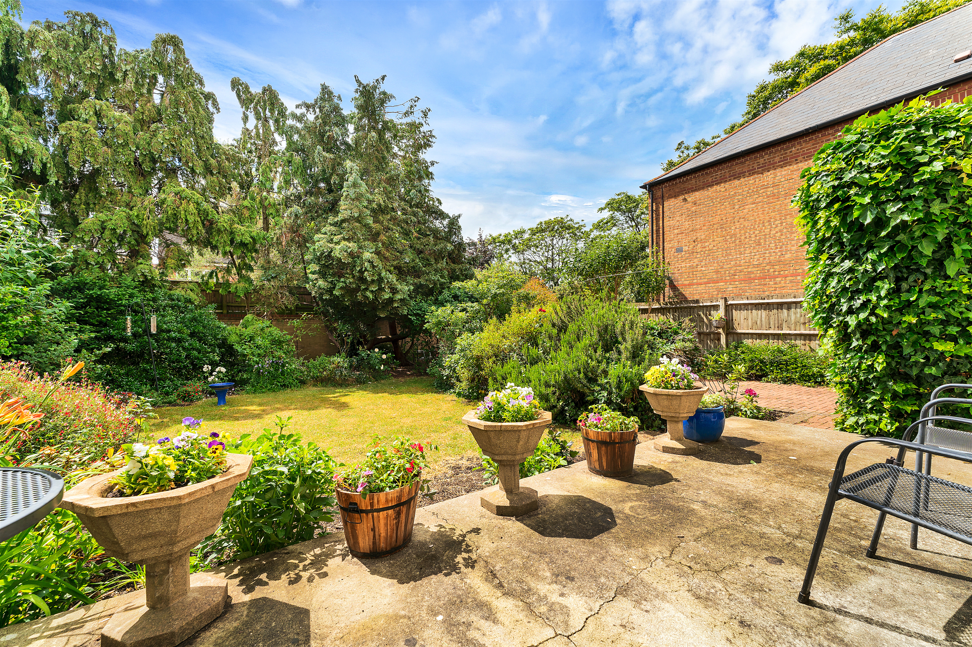 Property photo 3 of 17 Garden
