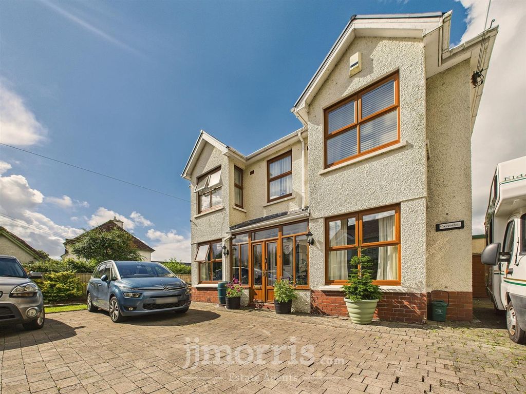 Property photo 2 of 22 Externally