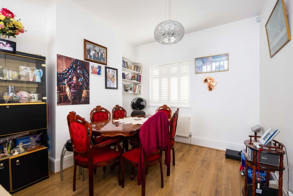 Property photo 3 of 11 Reception