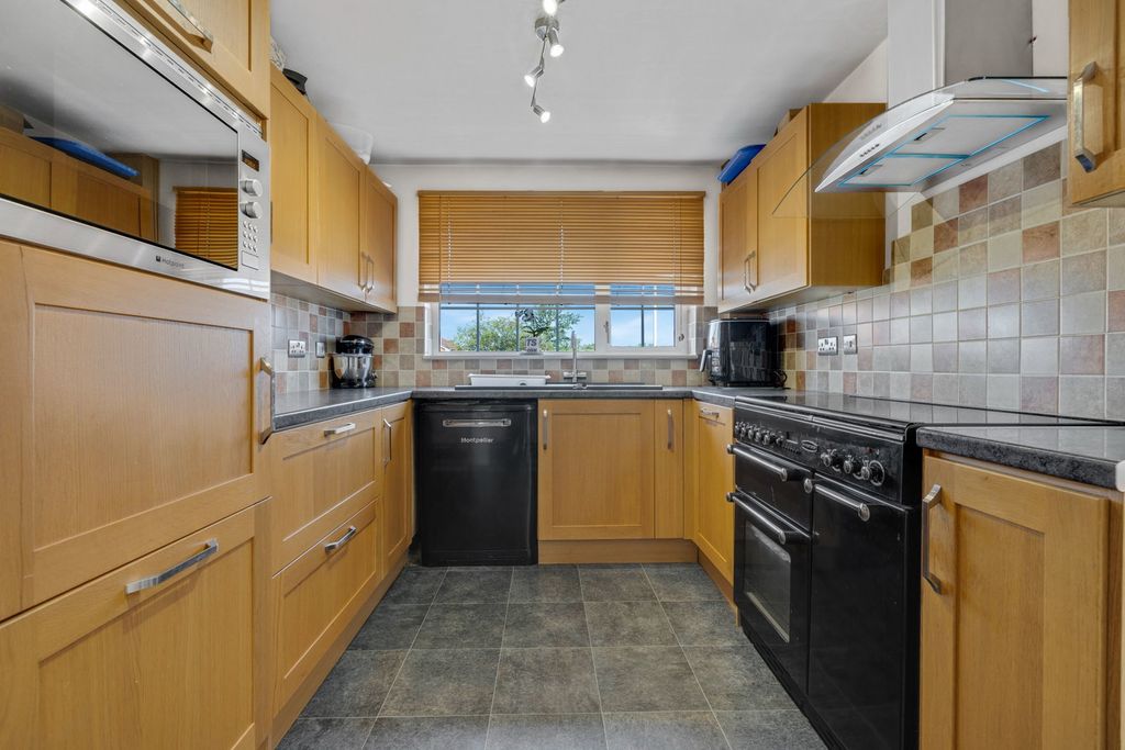 Property photo 3 of 35