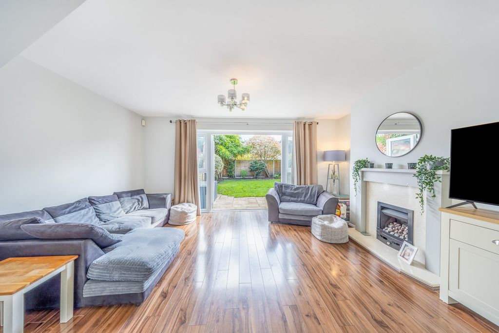 Property photo 3 of 11