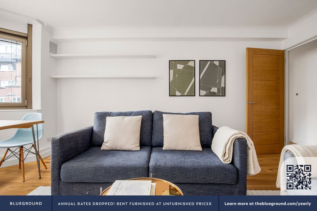 Property photo 3 of 15 Living Room