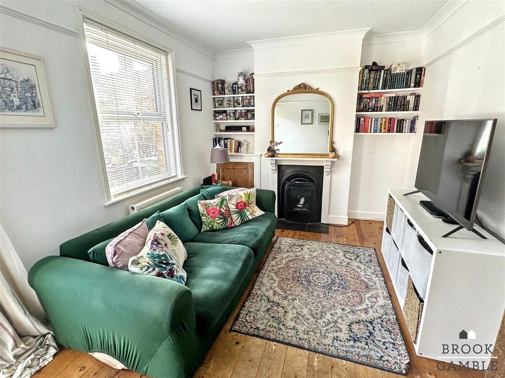 Property photo 3 of 13 01323 438506