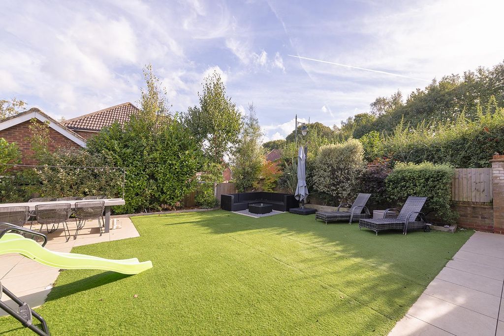 Property photo 2 of 17 Garden