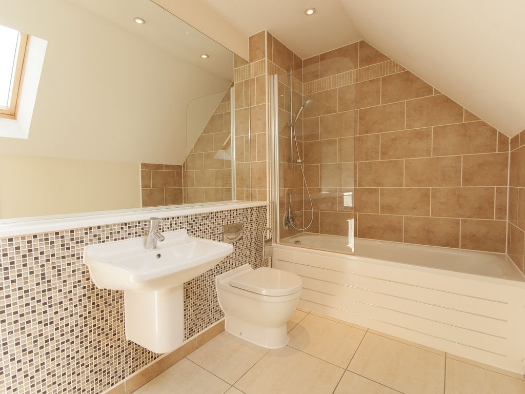 Property photo 3 of 9 Bathroom2