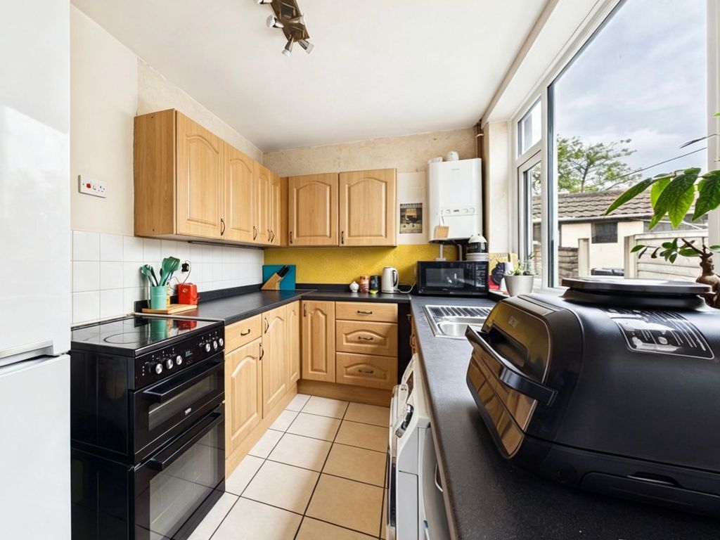 Property photo 2 of 14 Kitchen