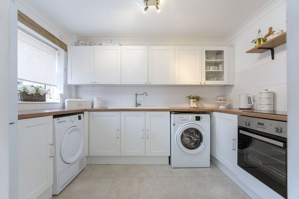 Property photo 1 of 16 Picture No. 02