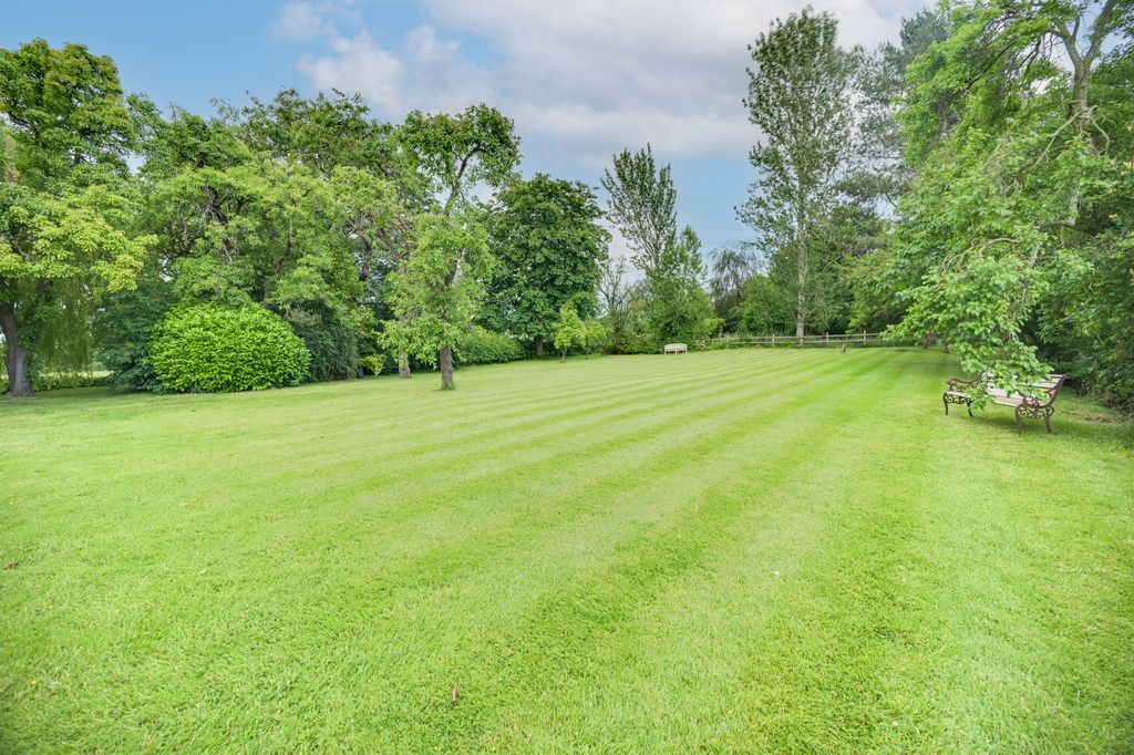 Property photo 2 of 36