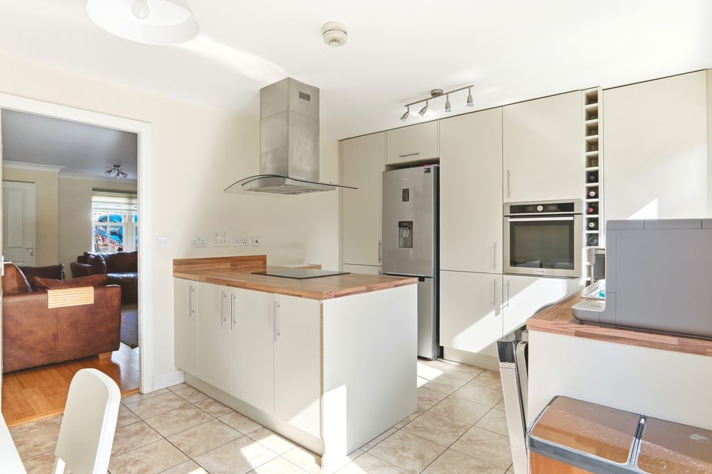 Property photo 3 of 22 Oakparkterrace009