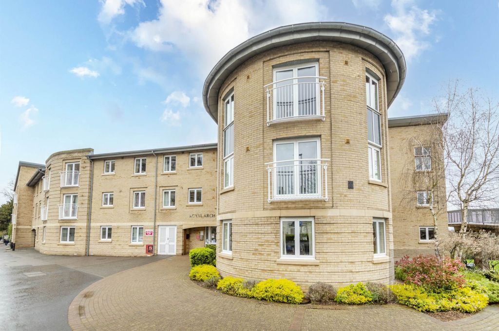 Property photo 1 of 12