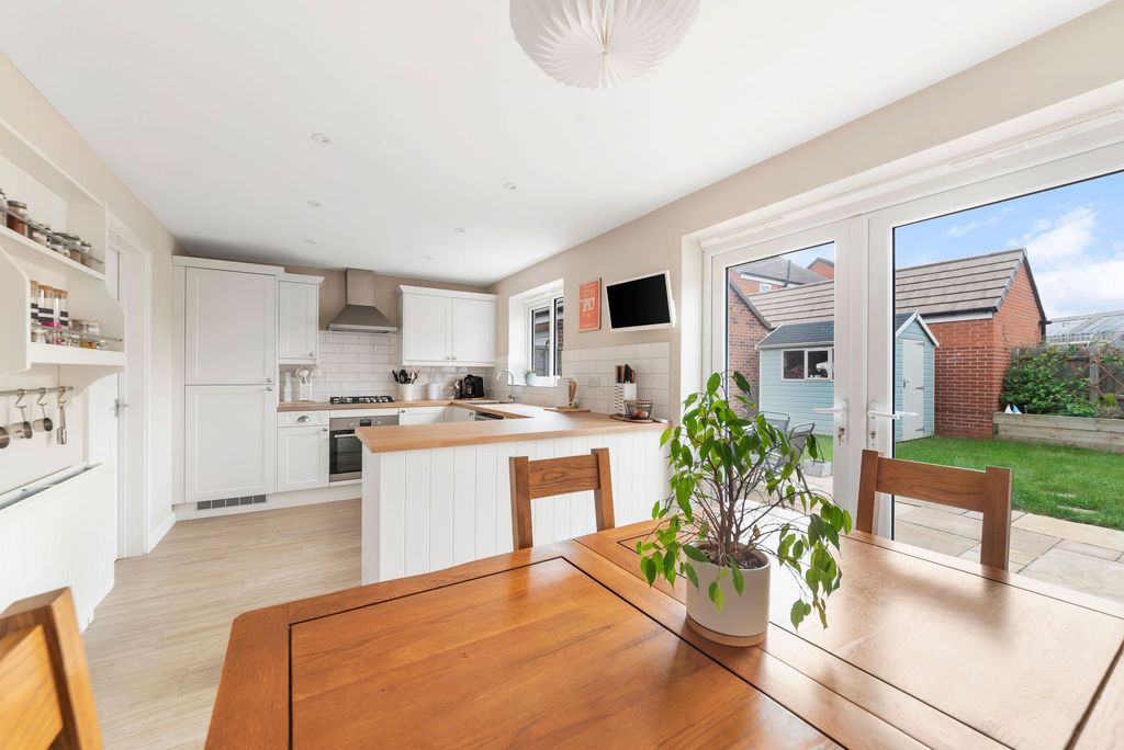 Additional image 4 of 3 bed detached house for saleJeacock Grove, Pershore WR10