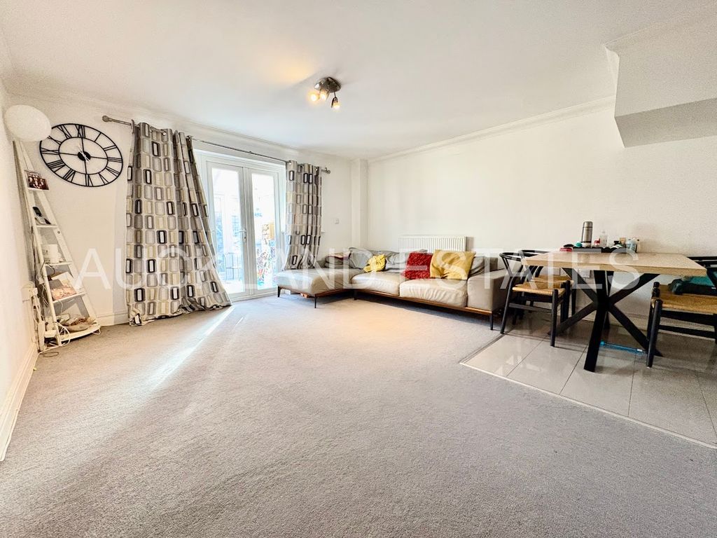 Property photo 3 of 22 Image00001 (16)-1763396226922