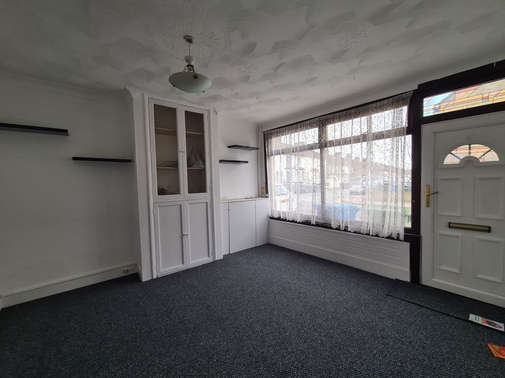 Property photo 3 of 9 Photo 3