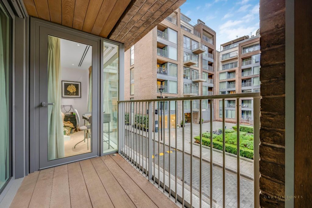 Property photo 2 of 16 Balcony