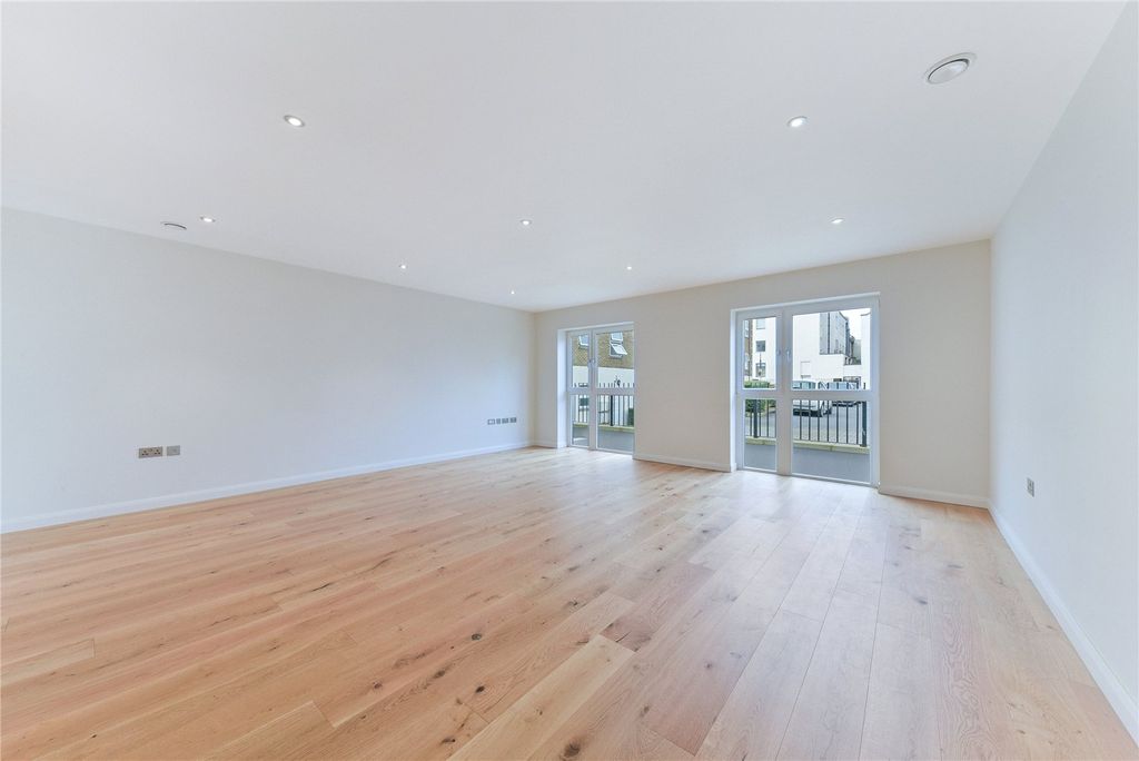 Property photo 3 of 12 Picture No. 14