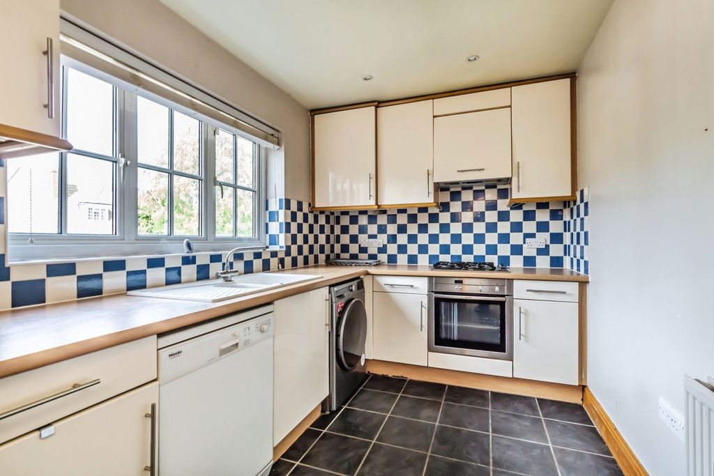 Property photo 3 of 17 Kitchen
