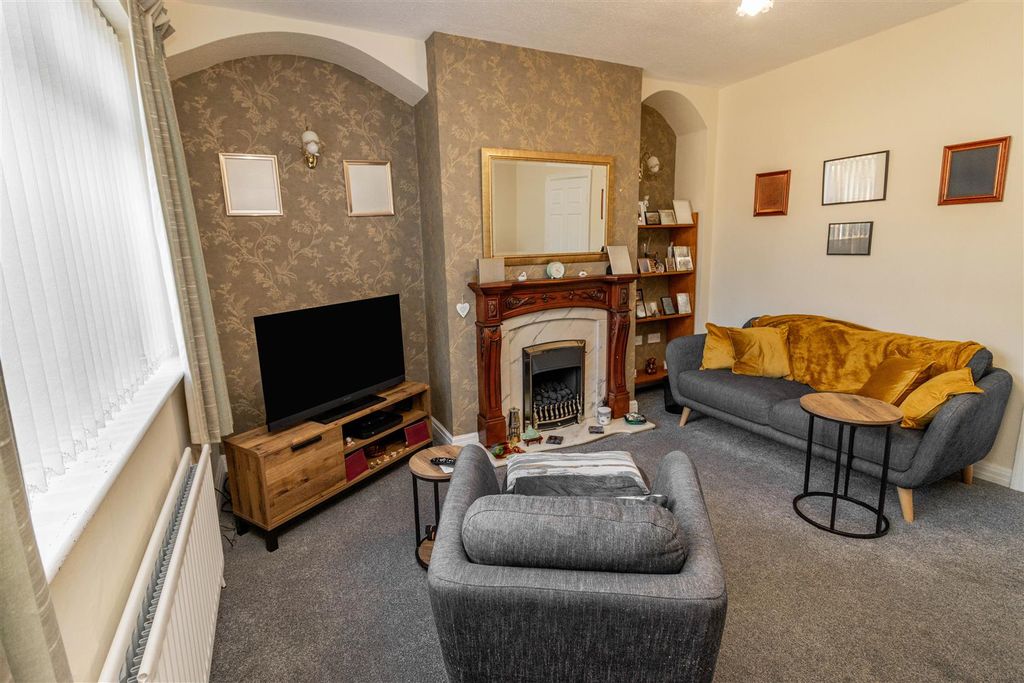 Property photo 2 of 12 Lounge
