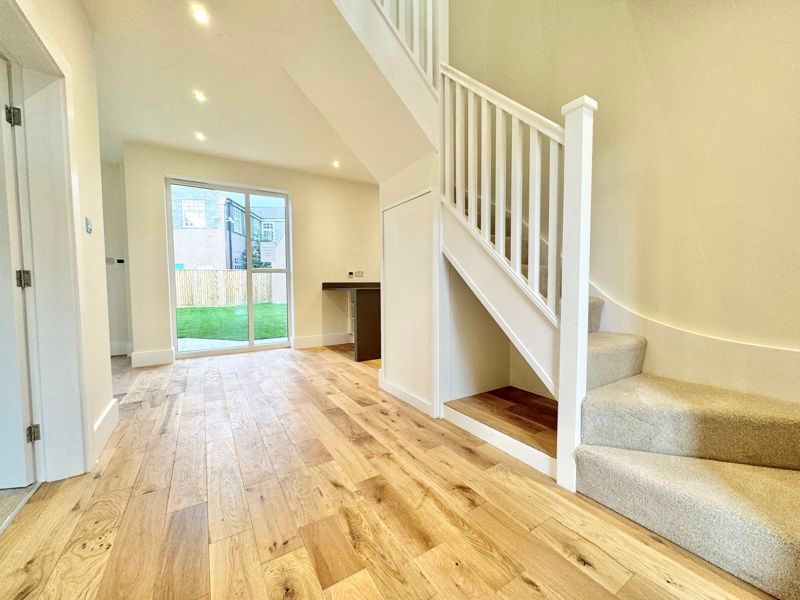 Property photo 2 of 14 Entrance Hall
