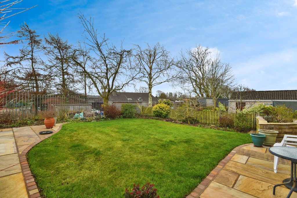 Property photo 3 of 19 Garden