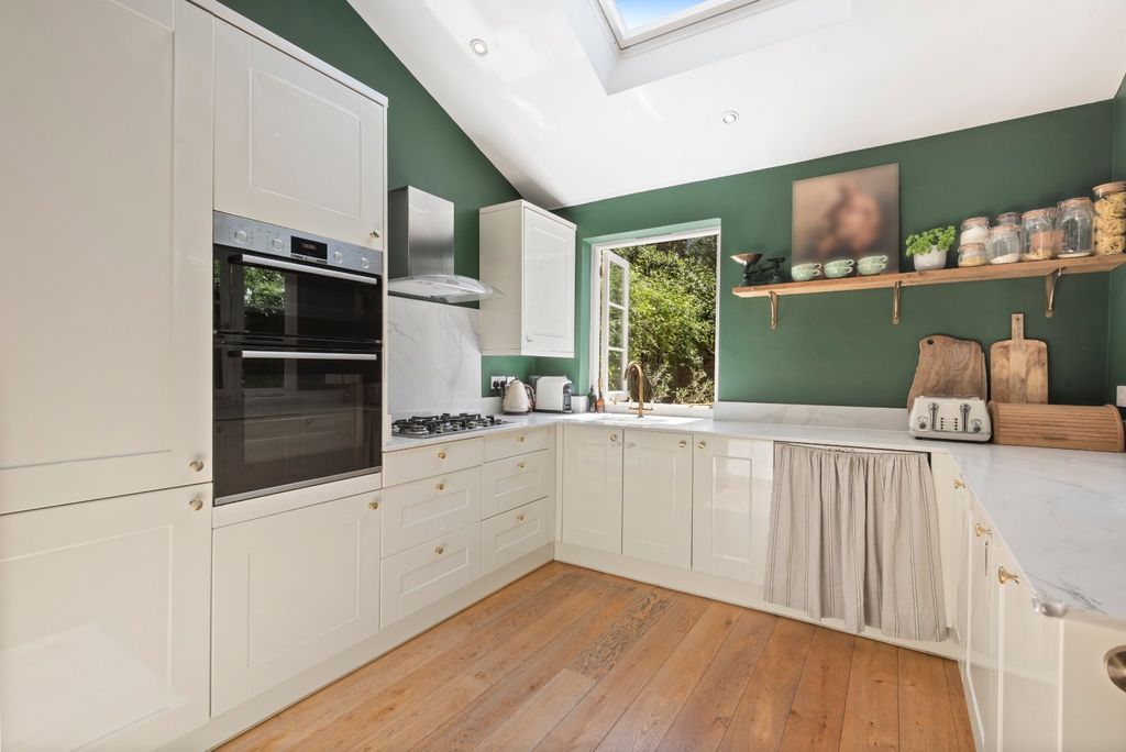 Property photo 2 of 17 Kitchen