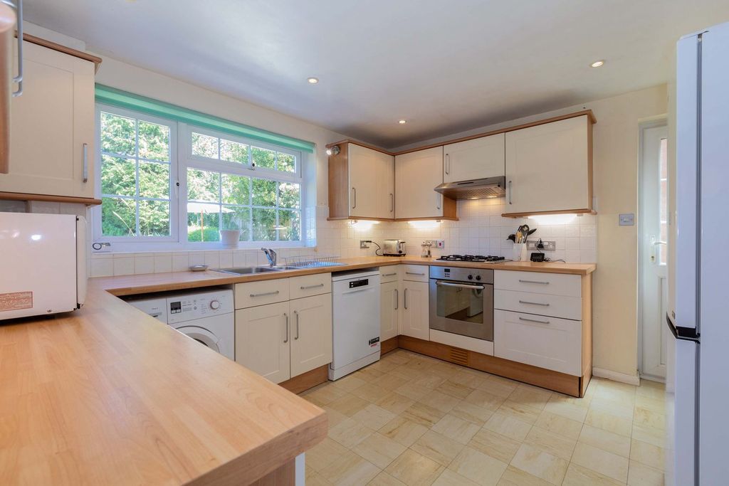 Property photo 2 of 24