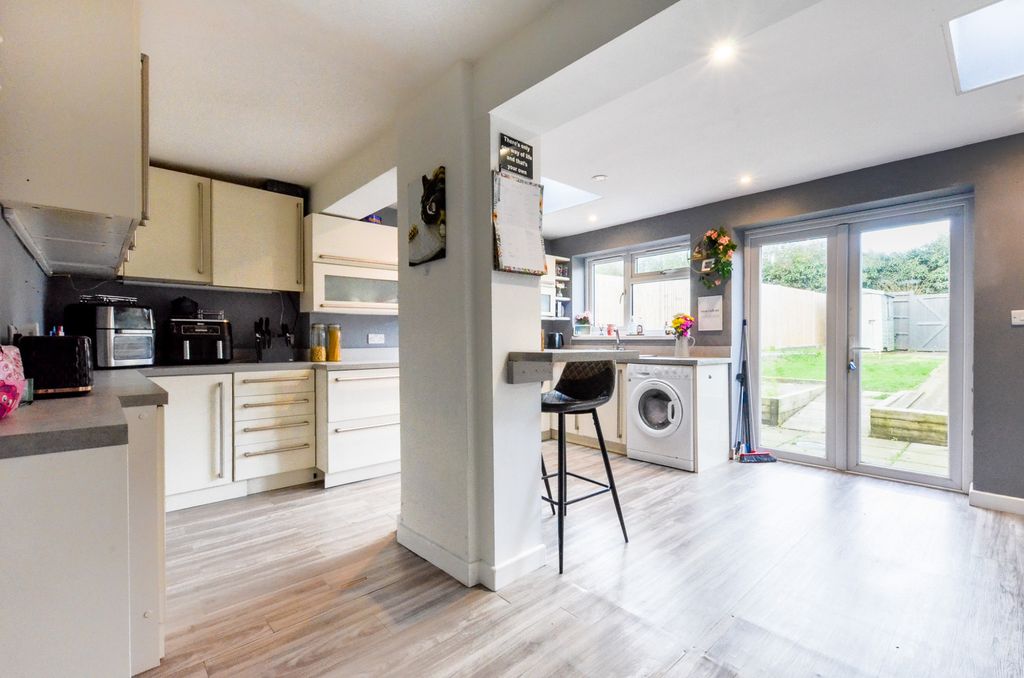 Property photo 2 of 27