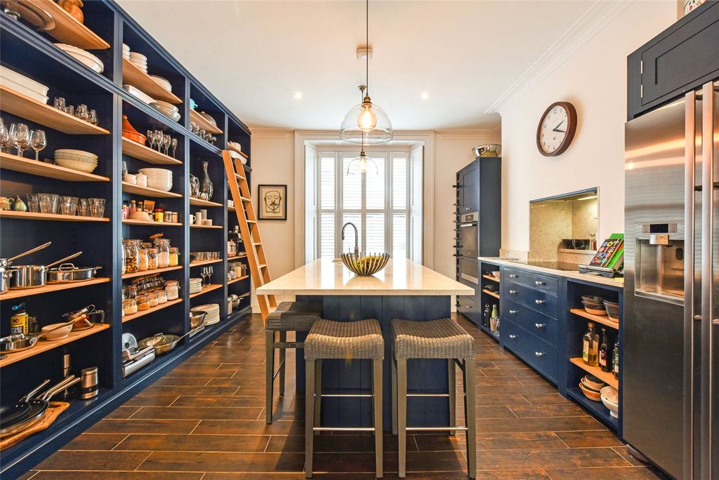Property photo 3 of 17 Kitchen
