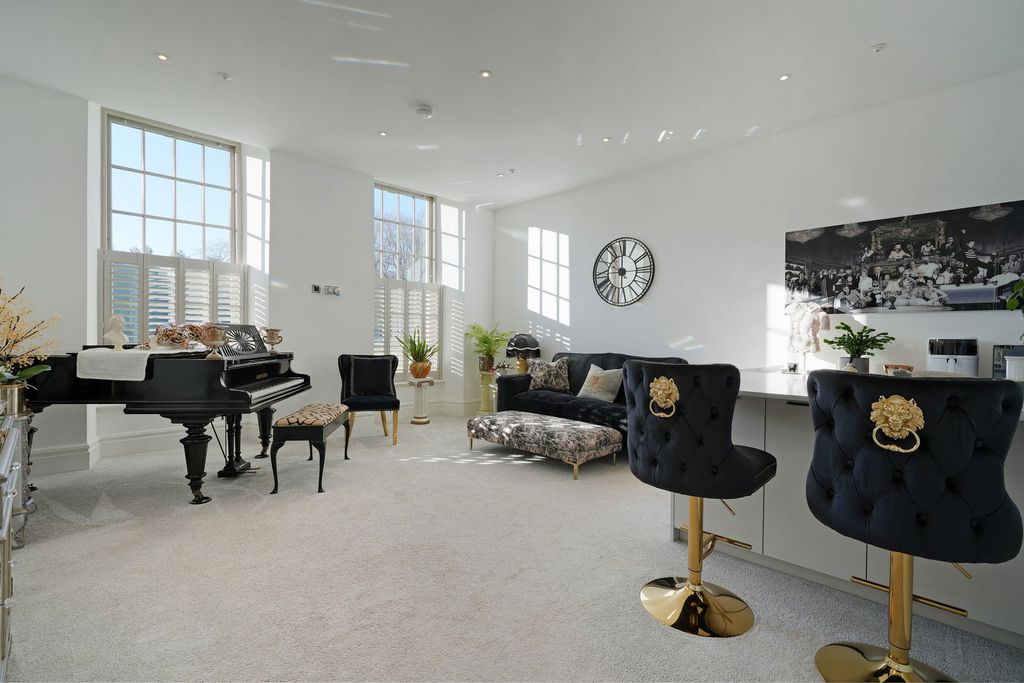 Property photo 3 of 50