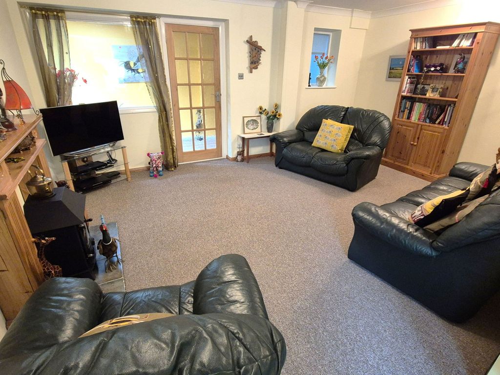 Property photo 2 of 28