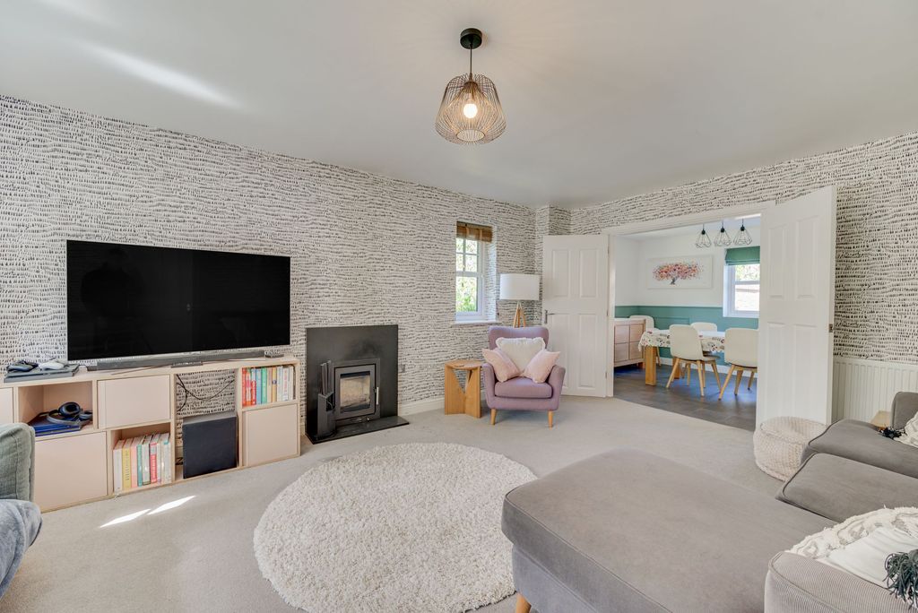 Property photo 2 of 28