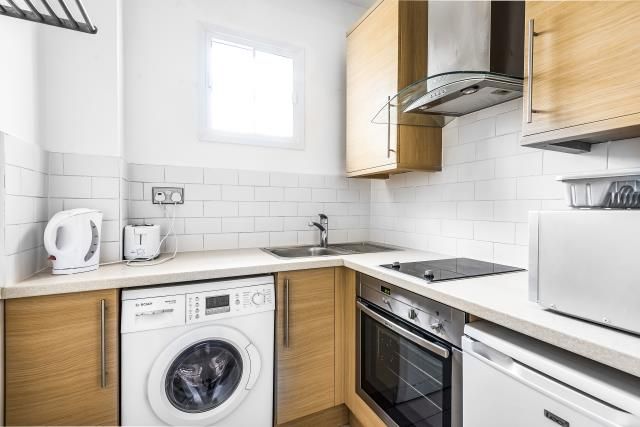 Property photo 2 of 10 Kitchen