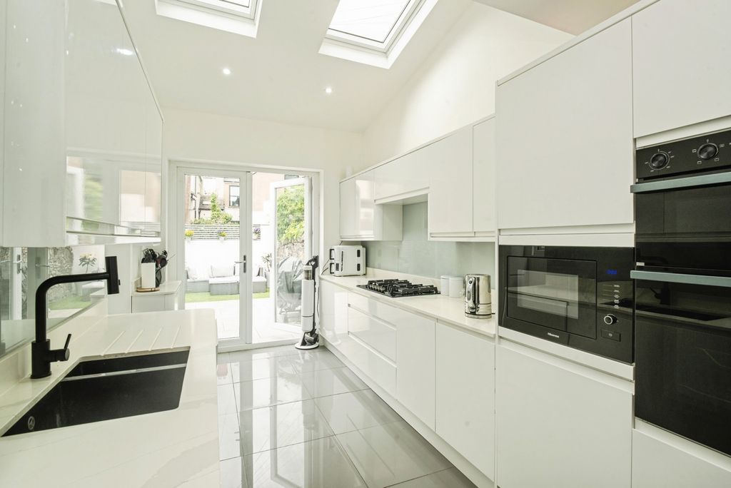 Property photo 3 of 28 Pbox-Img.Jpg