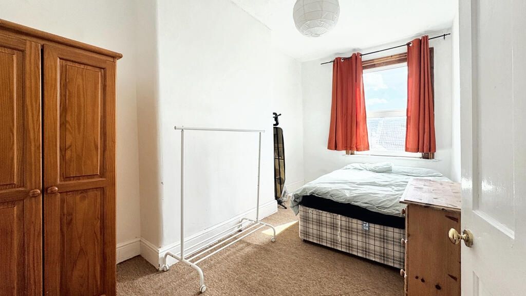 Property photo 2 of 9 A Compact Yet Cozy Single Bedroom Featuring A Simp...