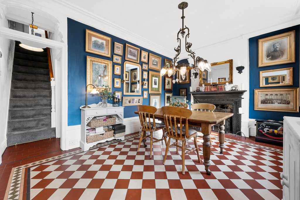 Property photo 1 of 43