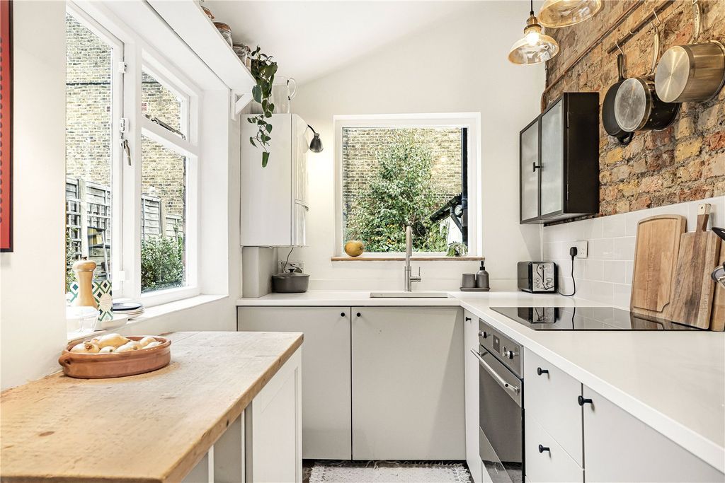 Property photo 3 of 32 Kitchen