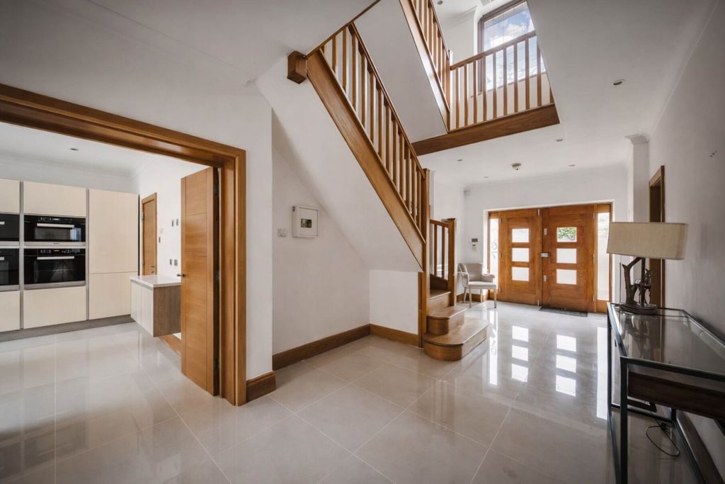 Property photo 2 of 6