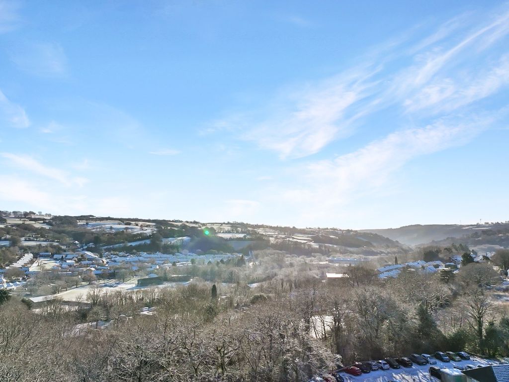 Property photo 2 of 28