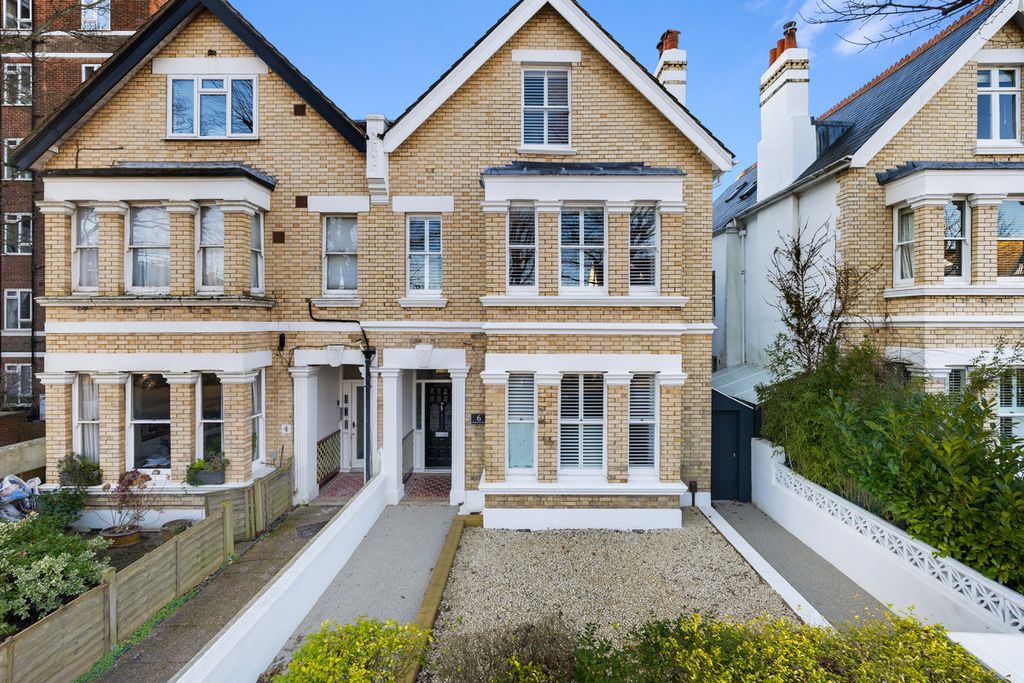 Property photo 1 of 24