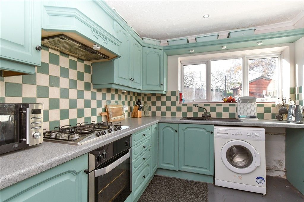 Property photo 3 of 8 Kitchen