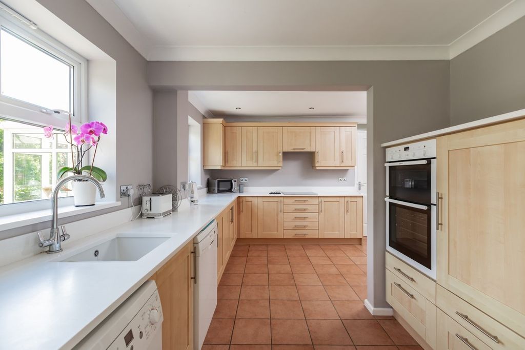 Property photo 3 of 20