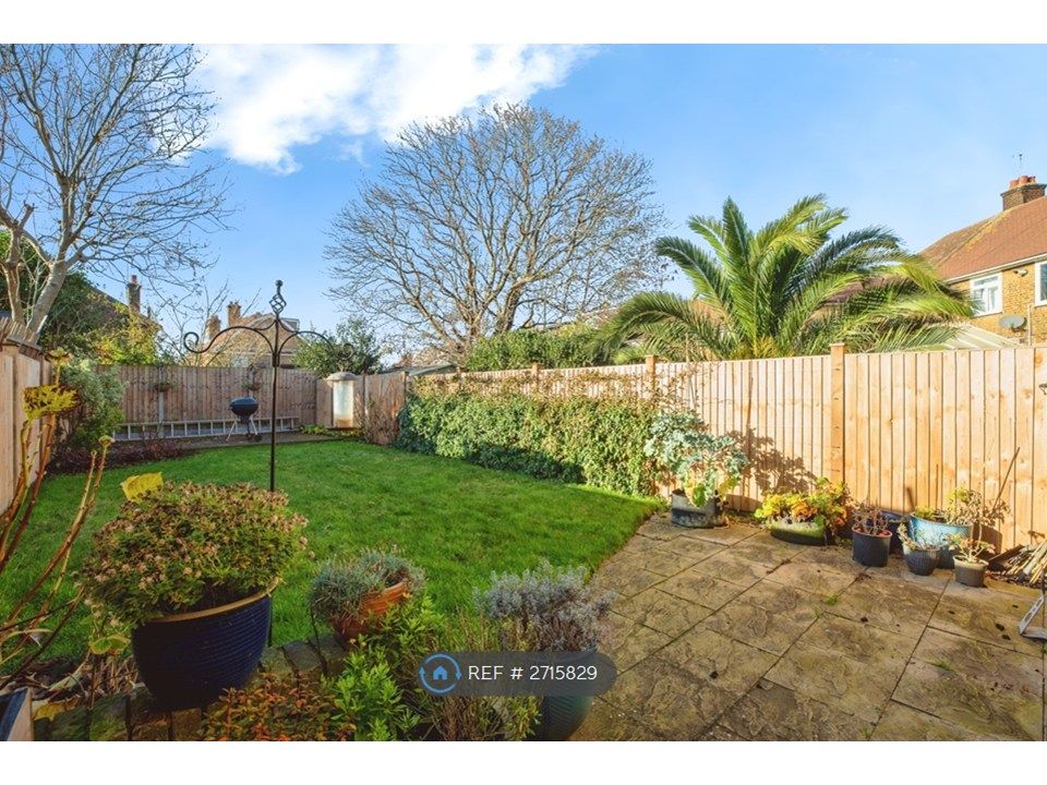 Property photo 2 of 18 Garden