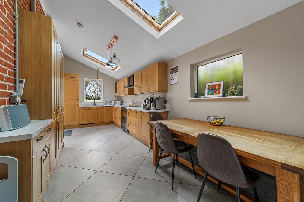 Property photo 2 of 18 Kitchen Dining Room