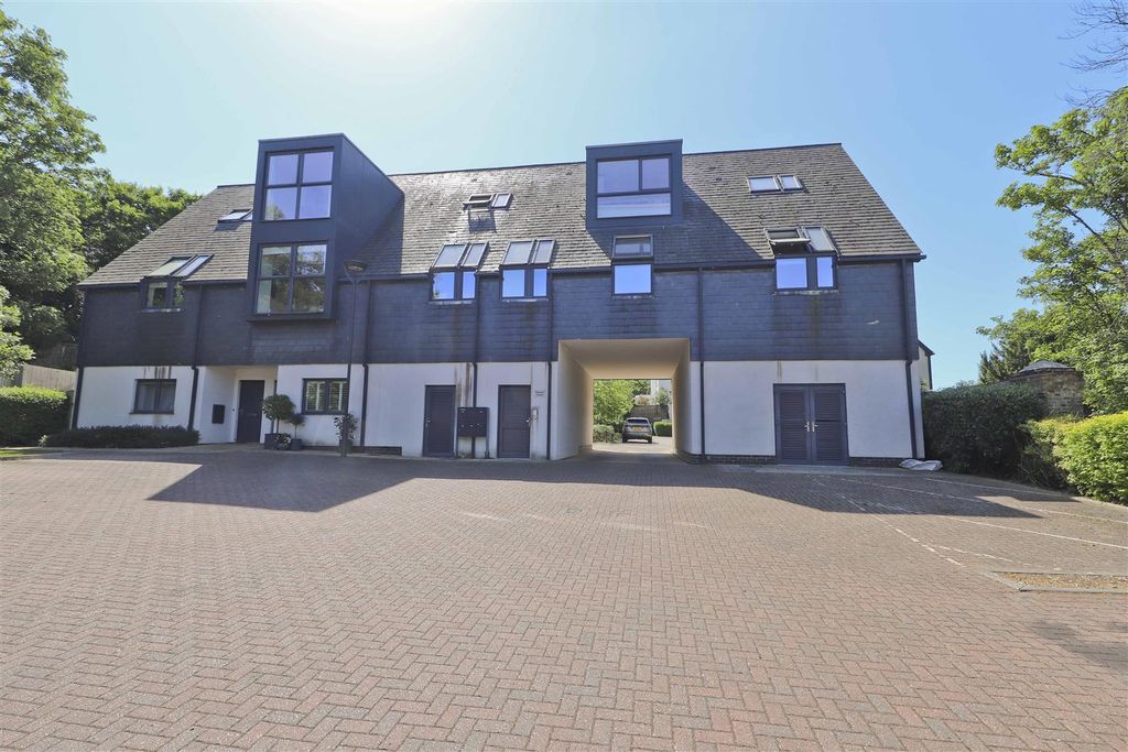 Property photo 1 of 14 External