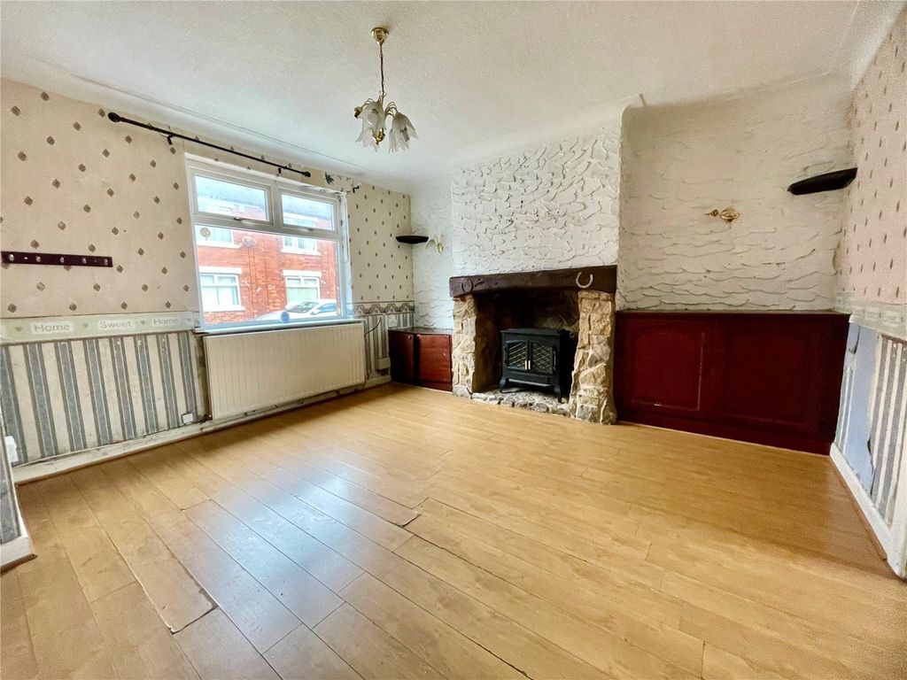 Property photo 2 of 10 Lounge