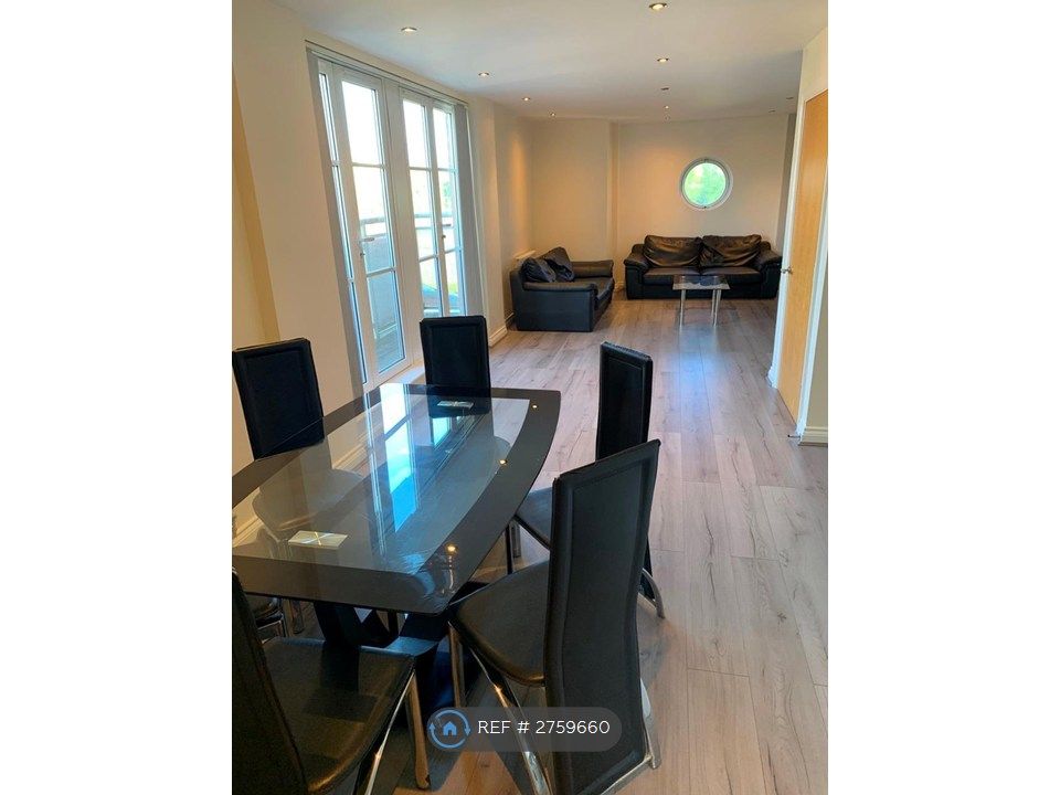 Property photo 3 of 23 Living Room