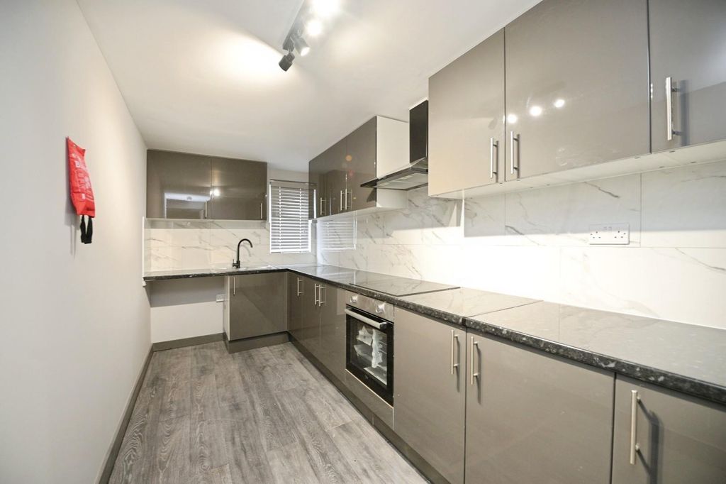 Property photo 2 of 10 Kitchen.Jpg