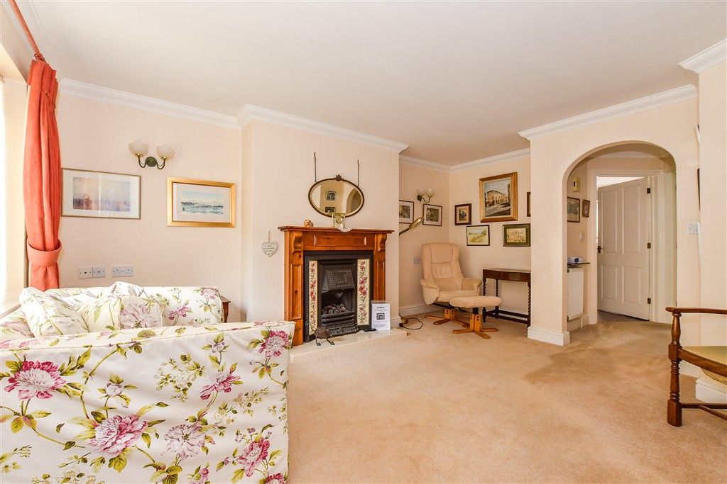 Property photo 1 of 13 Lounge