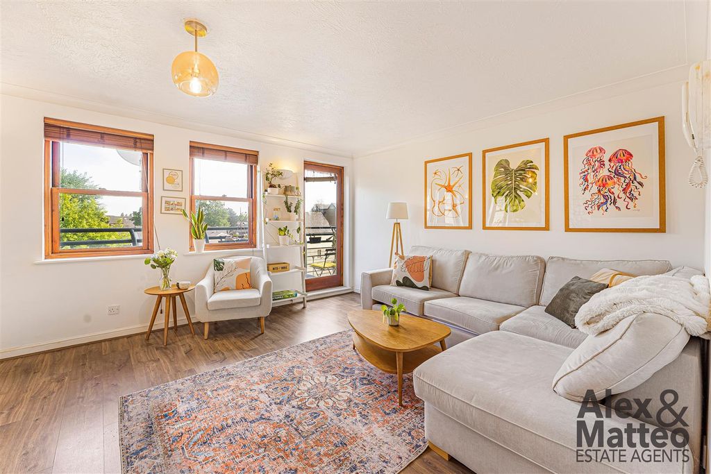 Property photo 1 of 24 Tideway Court