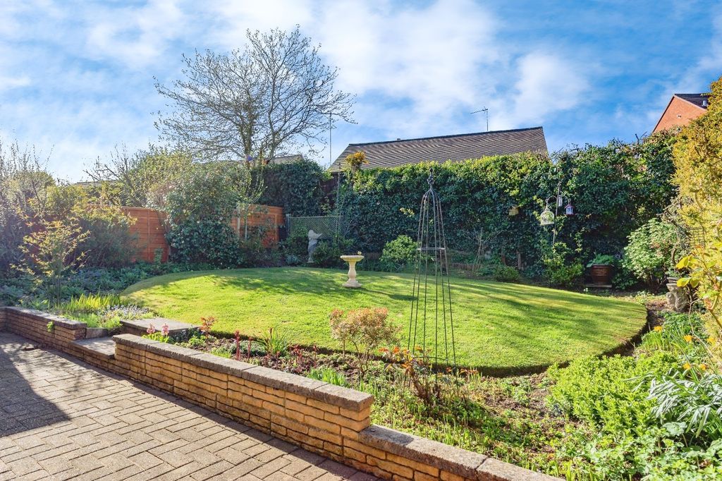 Property photo 3 of 12 Garden