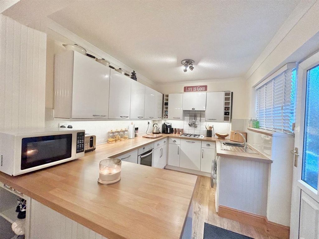 Property photo 3 of 14 Kitchen.Jpg